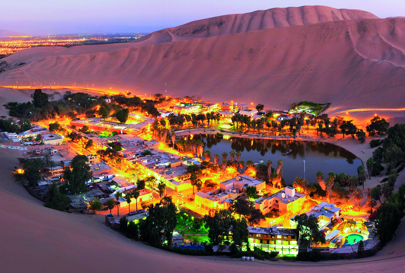 En la región de Ica (Perú), tiene su centro de operaciones Electro Dunas. Foto Laguna de la Huacachina