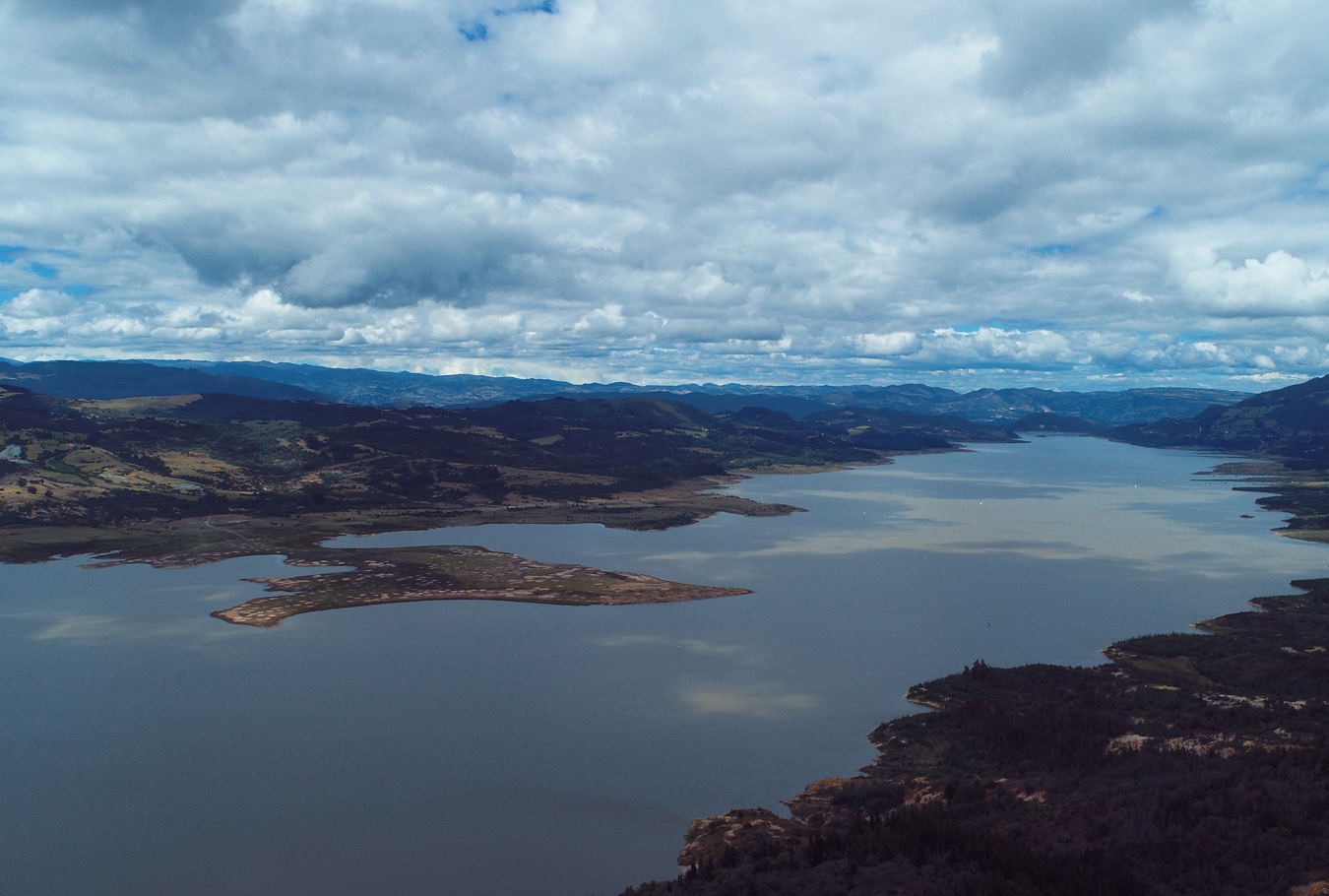 Embalse de Tominé, propiedad del GEB