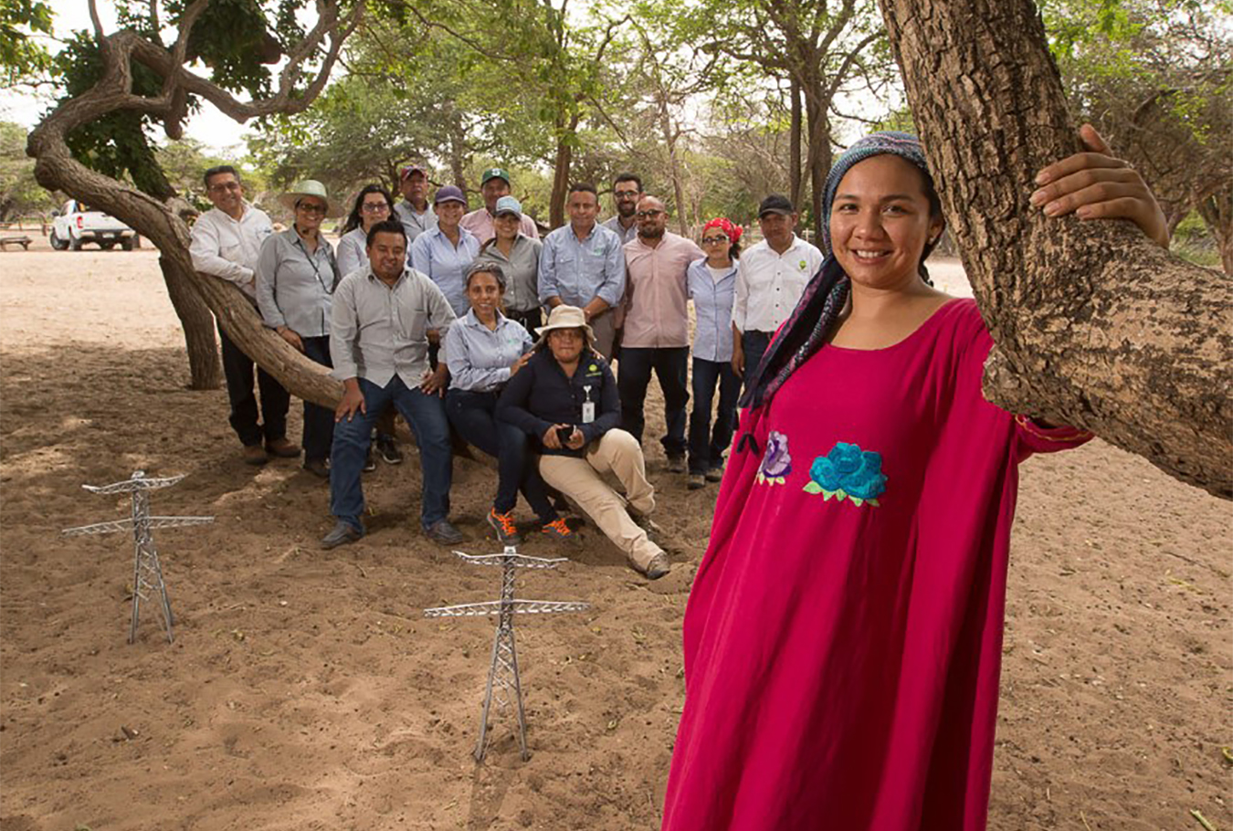 Colaboradores del GEB junto con miembros de la comunidad wayuu en La Guajira
