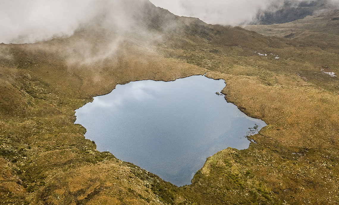 The lake in the middle of the páramo.