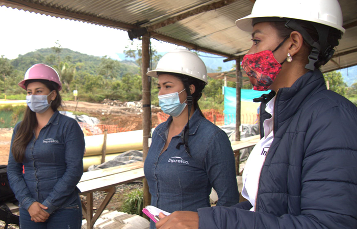 Two female workers at the Renacer Substation.