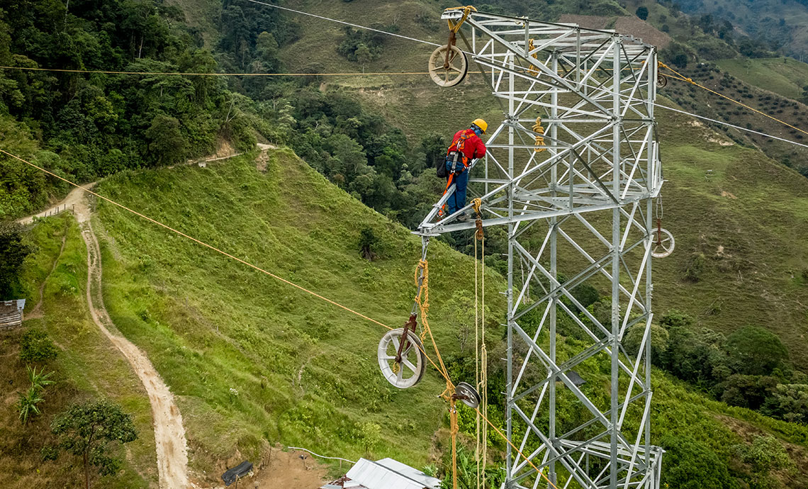 Employee working at heights on a steel structure using all personal protection equipment.
