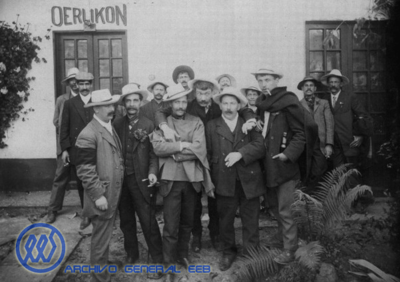 Trabajadores de la Empresa frente a las oficinas de Oerlikon - 1907